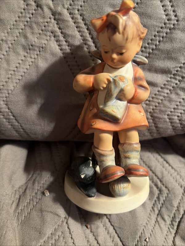 Vintage Hummel Goebel Figurine "Mother’s Helper" #133 Western Germany TMK3 - 5”