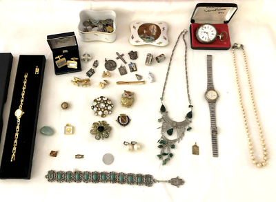 Lot De Bijoux Vintage : Médaille Plaqué Or, Collier Perles, Montre Gousset Argent Massif - Occasion