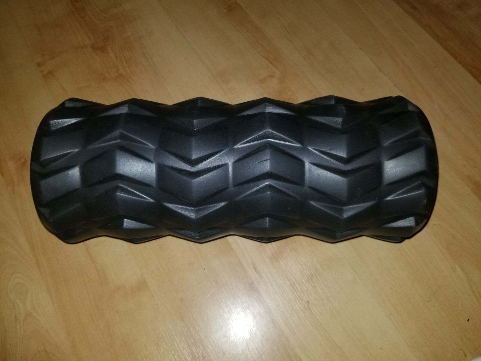 Rodillo de espuma texturizada negro firme con núcleo de plástico 5" x 13"