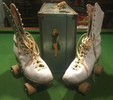 VINTAGE ANTIQUE PAIR OF CHICAGO ROLLER SKATE CO. Pat. 1914 MADE IN THE U.S.A.