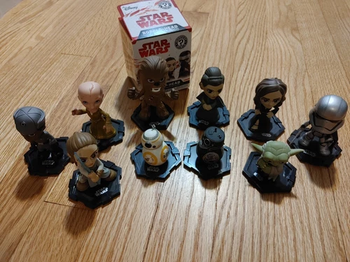 Star Wars Funko Mystery Mini Lot of 10. Yoda, Rey, Chewy, BB-8, Qi'ra, Snoke+++