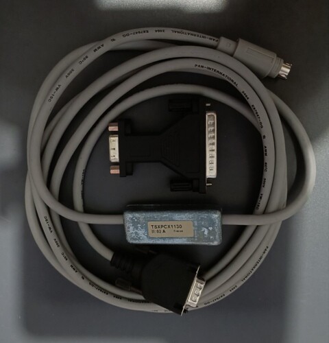 Cordon TSXPCX1130 SCHNEIDER liaison modem rs232 pour automate tsx 37 57
