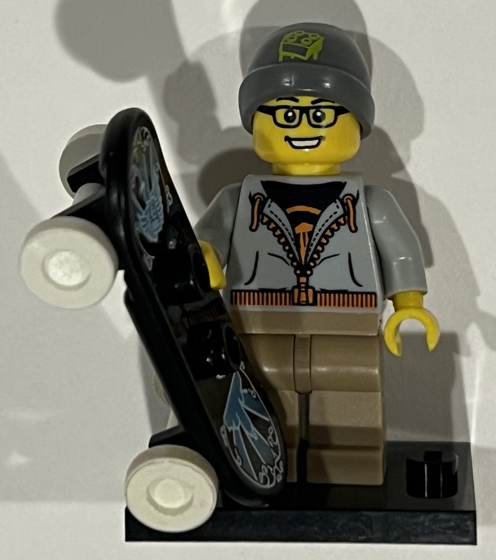 LEGO Minifigure Series 4  STREET SKATER 8804 - 100% Complete with Skateboard