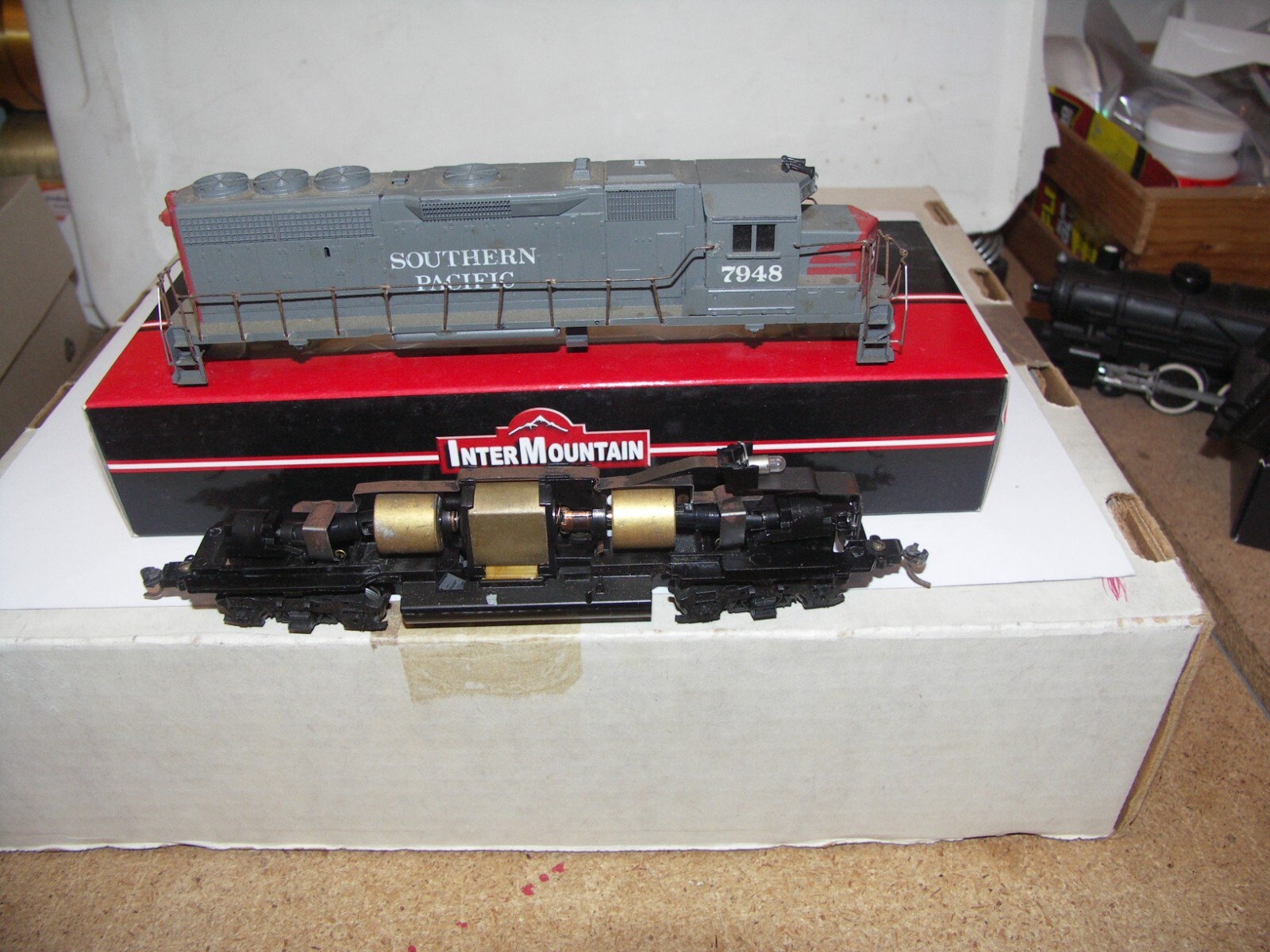 ATHEARN HO SCALE SOUTHERN PACIFIC GP-35, POWERED, FLYWHEELS, CLEAN