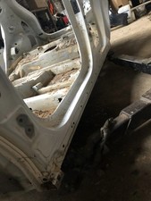 HYUNDAI KONA SX2 Linke metallische Seitenschwellerabdeckung 33085716