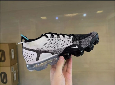 Nike Air VaporMax Flyknit 2 black Men's Shoes ，Brand New