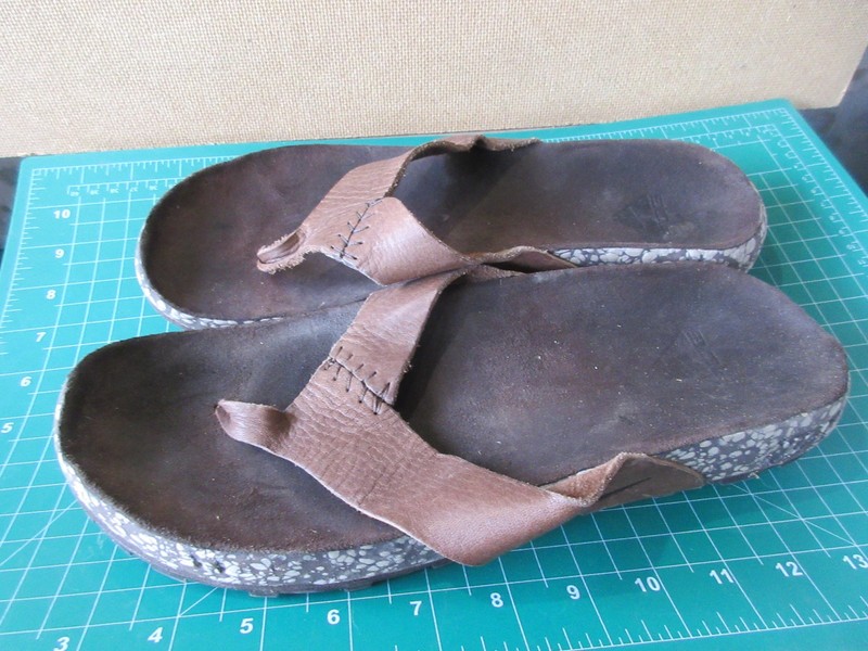 Men's NIKE ACG leather flip flop thong sandals, M 10, EU 44 - (P640)