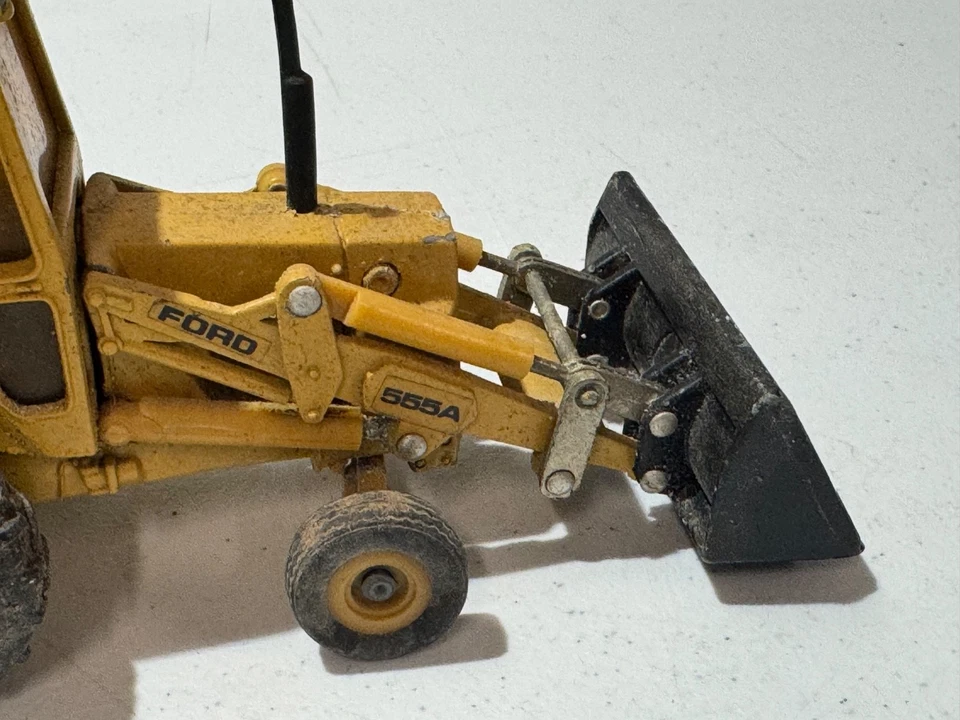 REEXCAVADORA TRACTOR FORD 555A MODELO ERTL ESCALA 1/34 DIECAST GRANJA VINTAGE Foto 4 de 4