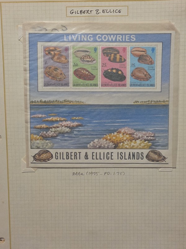 GILBERT ISLANDS - 1975 LIVING COWRIES SEA SHELLS / MARINE LIFE - MIN/SHT - MNH