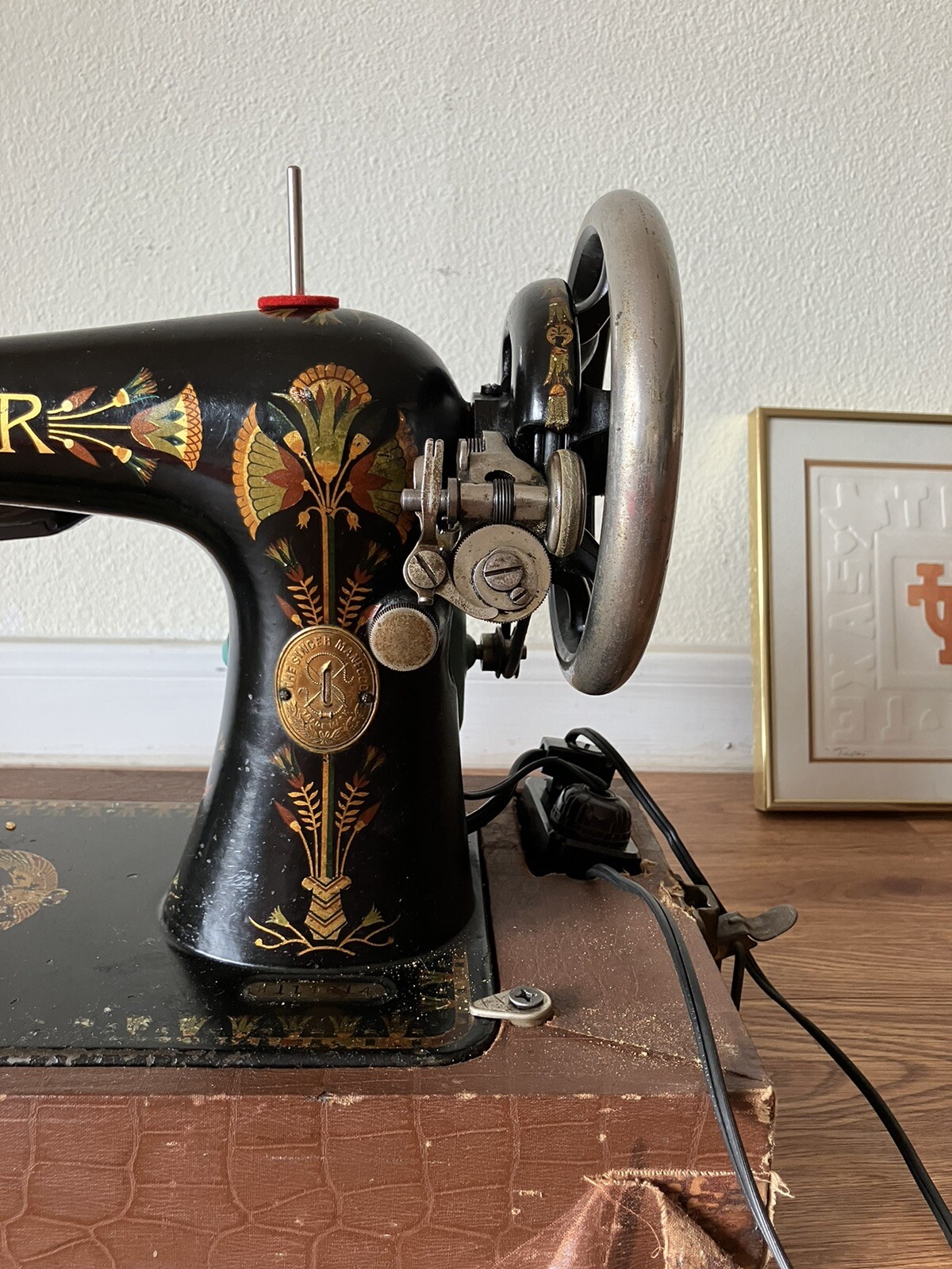Antique Singer Model 66, 66k Lotus decals Sewing Machine With Case