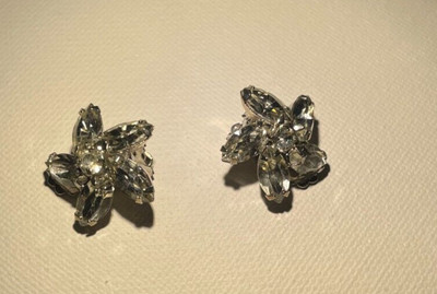 Vintage Weiss Clear Rhinestone Silver Tone Clip On Earrings Signed