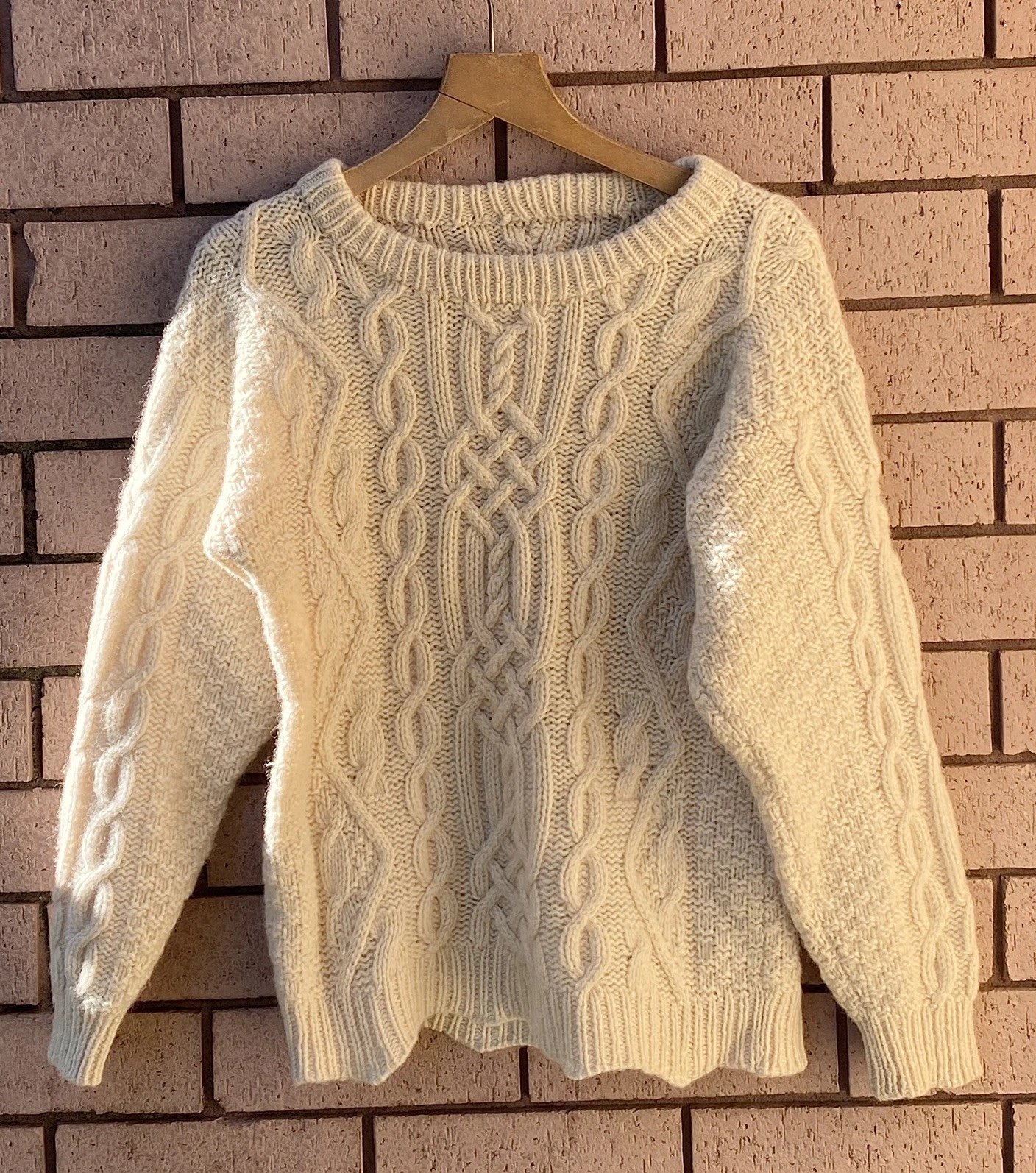 VINTAGE 1990’s White Cable Knit Pure Wool Jumper. Repaired - Size MEDIUM.