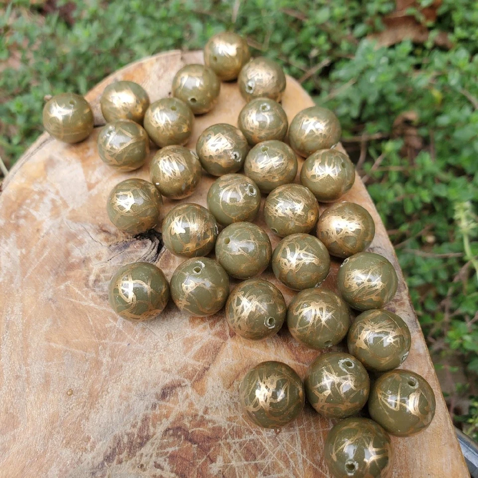 Contas artísticas vintage alemãs verde oliva e douradas dos anos 80 - Conjunto de 30 acrílicas - Imagem 3 de 3