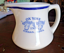 Pichet de restaurant crémier Ox Yoke Inn Amana Iowa Walker Chine années 50