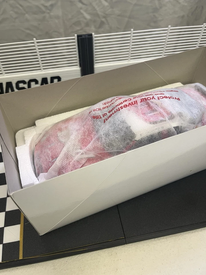 Chevy Monte Carlo 2007 50 aniversario Budweiser '57 Budweiser #8 Dale Earnhardt Jr #8 como nuevo Foto 2 de 4