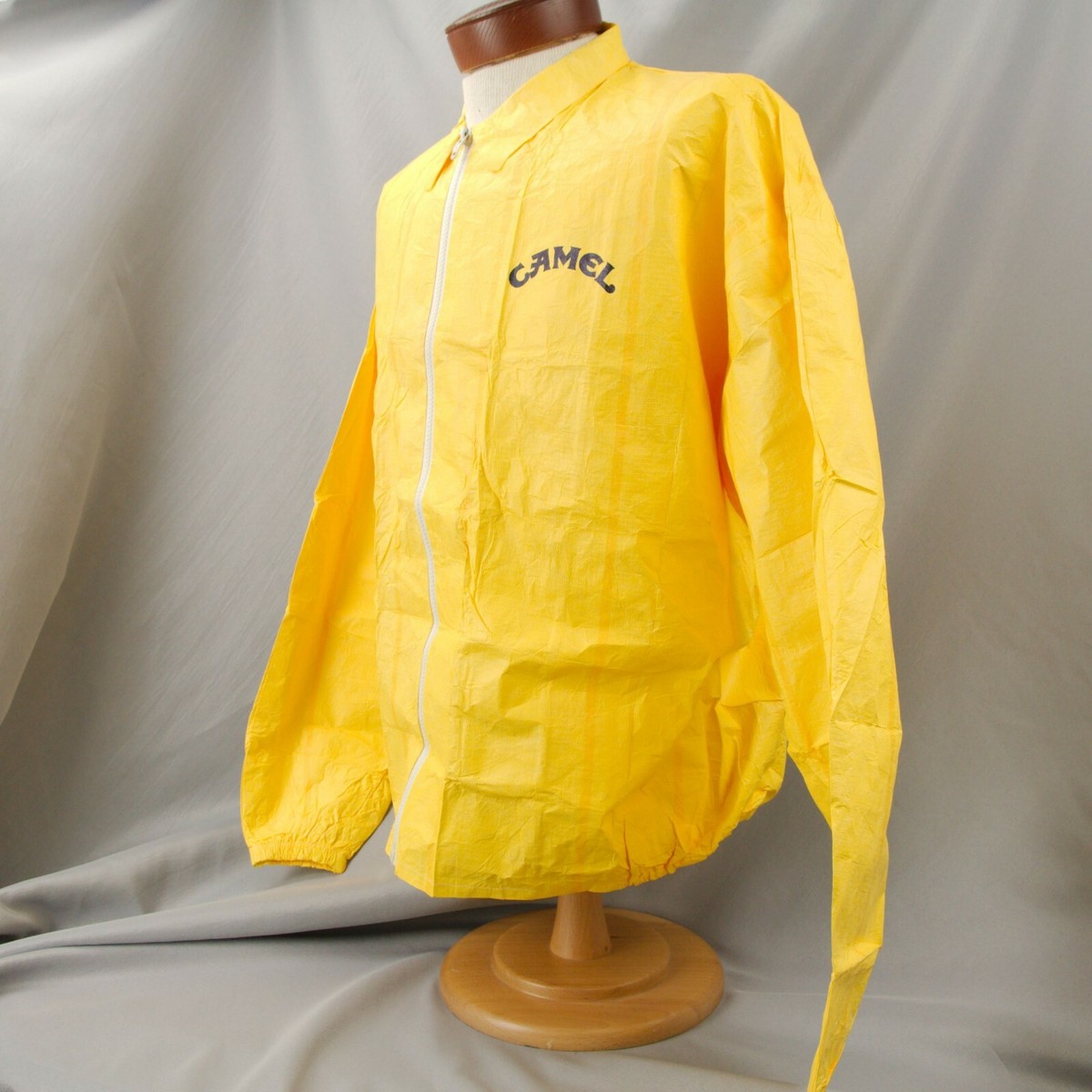 JOE CAMEL Size XL Cigarettes Tyvek by Dupont Windbreaker Rain