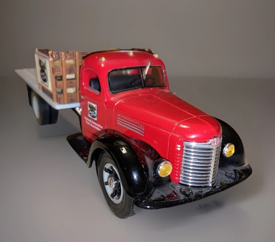 First Gear 1:24 Diecast 1949 International NAPA Stake Bed Delivery Truck - Loose - Image 3 of 4