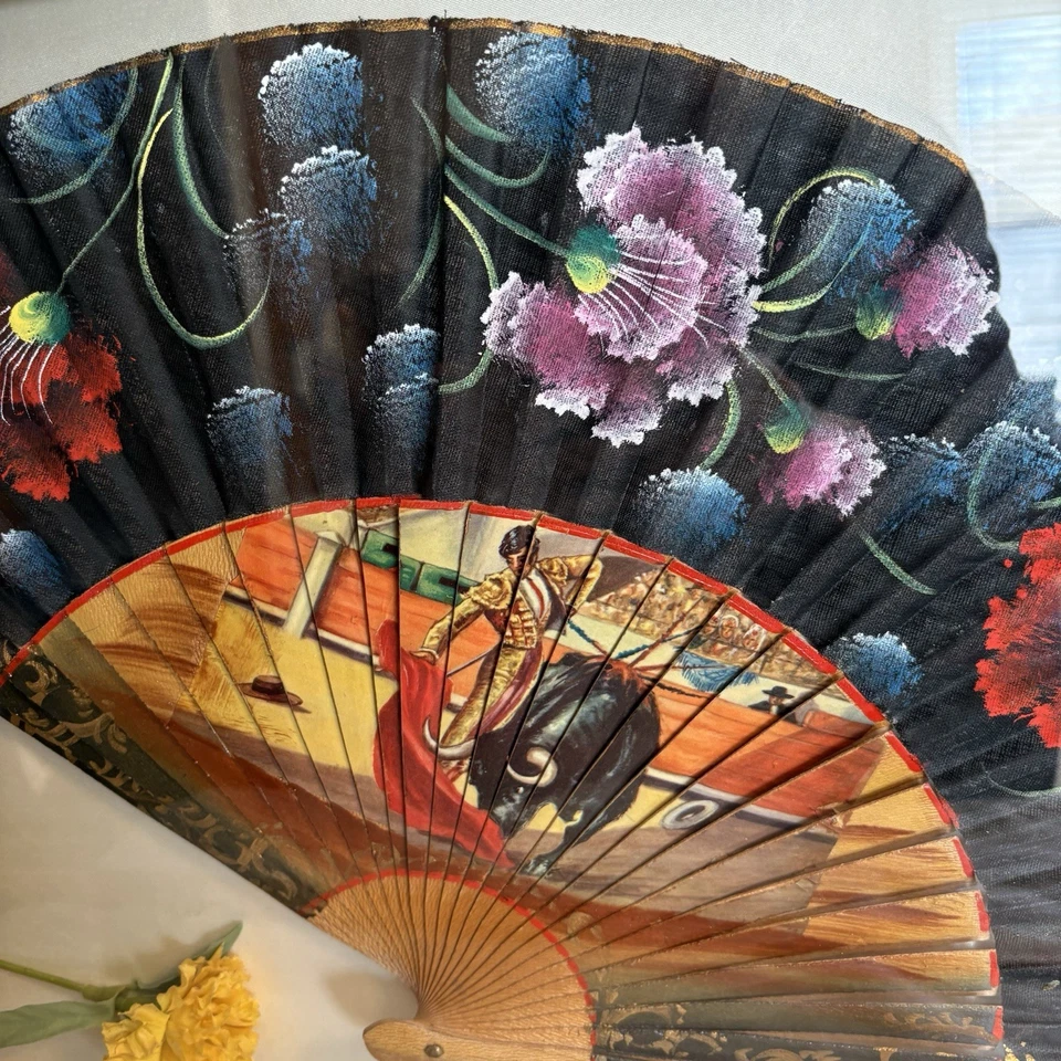 Abanico de Mano Enmarcado Caja Sombra Española De Colección Madera Pintado a Mano Toro Matador Flores Foto 4 de 4