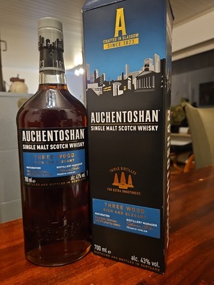 Auchentoshan Three Wood Rich and Elegant Whisky 0,7l (43% vol.)   5 Jahre REIFE 