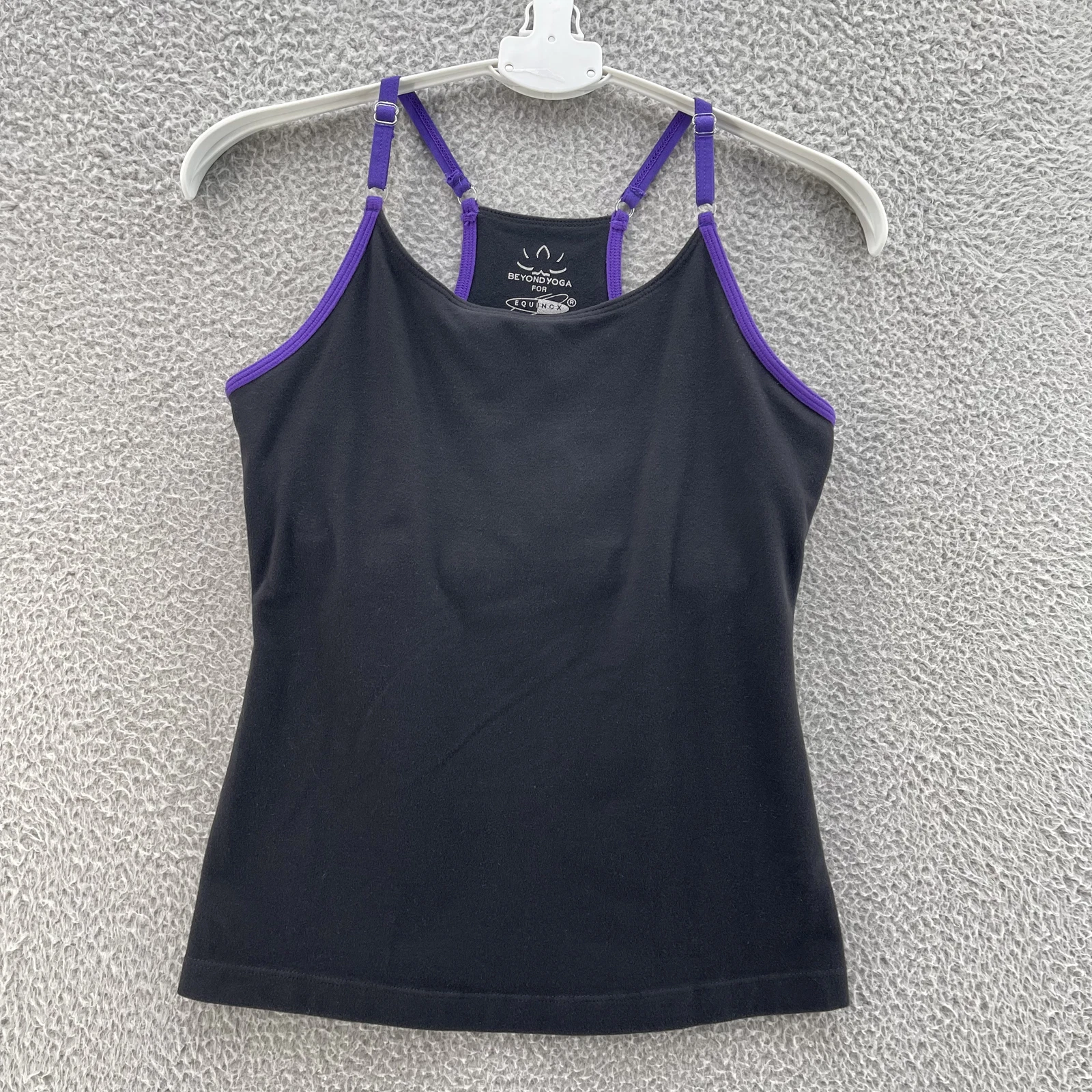 beyond-yoga equinox purple trim stretch activewear tank-top