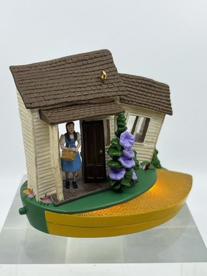 Hallmark Keepsake Ornament 2005 Wizard of OZ ''Over the Rainbow'' Light Music