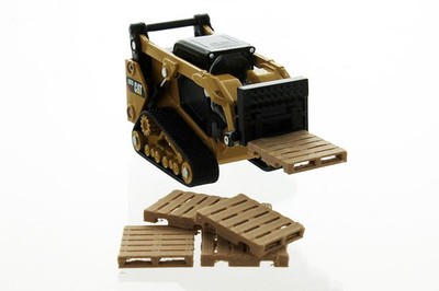 3D To Scale 64-242-WD 1/64   Freight Pallets 6pk Wood Tone Scene Detail