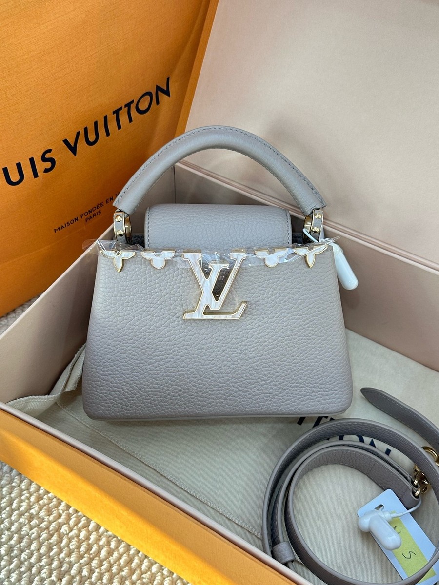 LOUIS VUITTON ボディバッグ グレー Amazon | Fondation Louis Vuitton ルイヴィトン美術館 ウエストポーチ