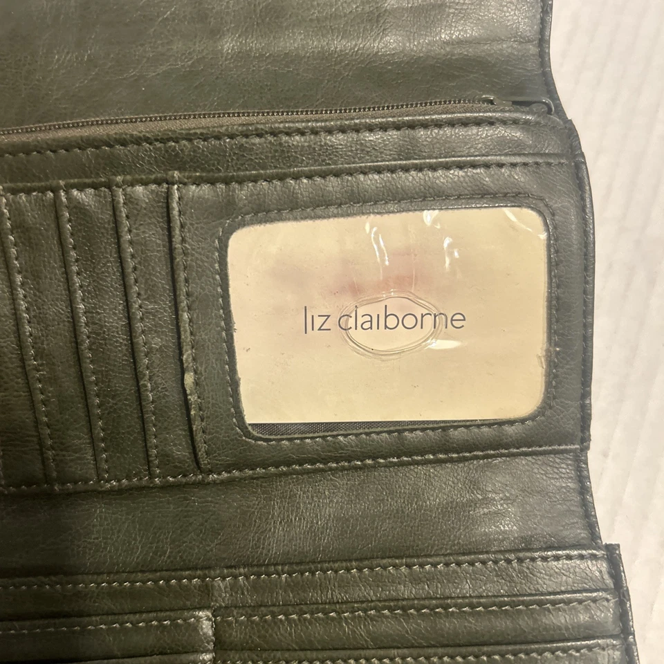 Cartera para mujer Liz Claiborne de cuero verde oliva con 15 ranuras para tarjetas doradas” Foto 2 de 4