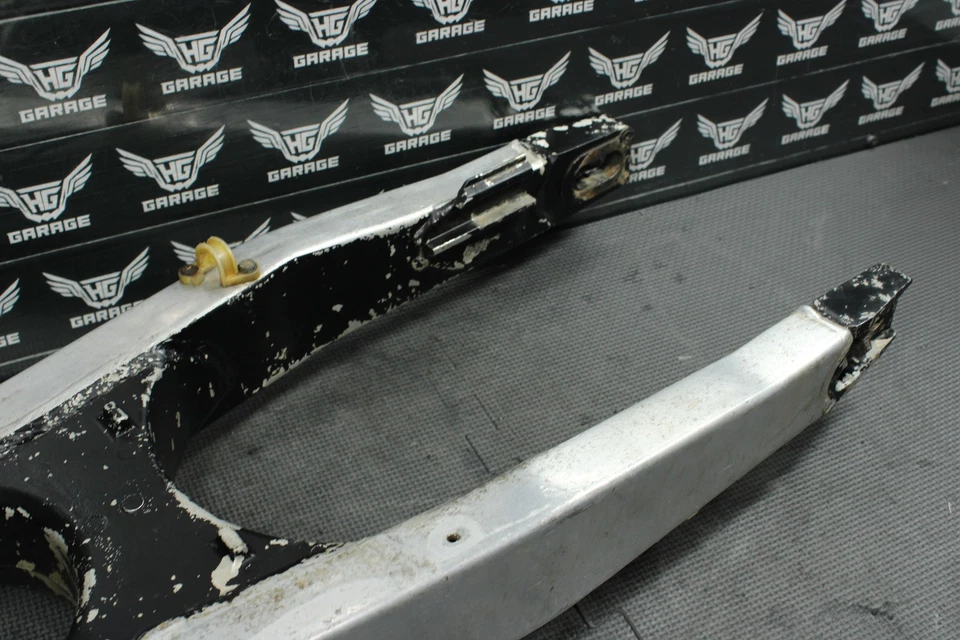 1997 HONDA CR250R OEM SWINGARM SWING ARM SUSPENSION 52200-KZ3-B00 NEEDS REPAIR! - Image 2 of 4