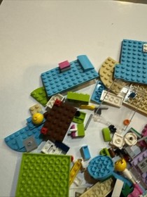 LEGO FRIENDS: Heartlake Surf Shop (41315) - complete set