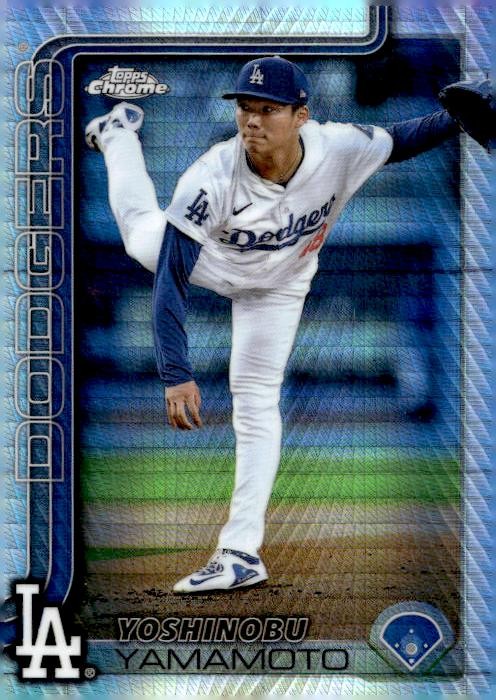 2025 Topps Chrome #179 Yoshinobu Yamamoto Prism Refractor Card