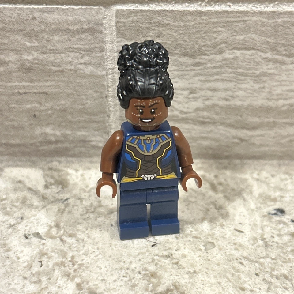 LEGO Shuri Minifigura Vengadores Super Héroes, #76266 (blasters incluidos) Foto 2 de 3