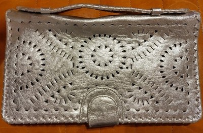 Cleobella Mexicana handgemachte Leder Clutch/Geldbörse Silber, Neu ohne Etikett