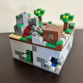 LEGO Minecraft: Minecraft Micro World: the Forest 21102 Complete Open
