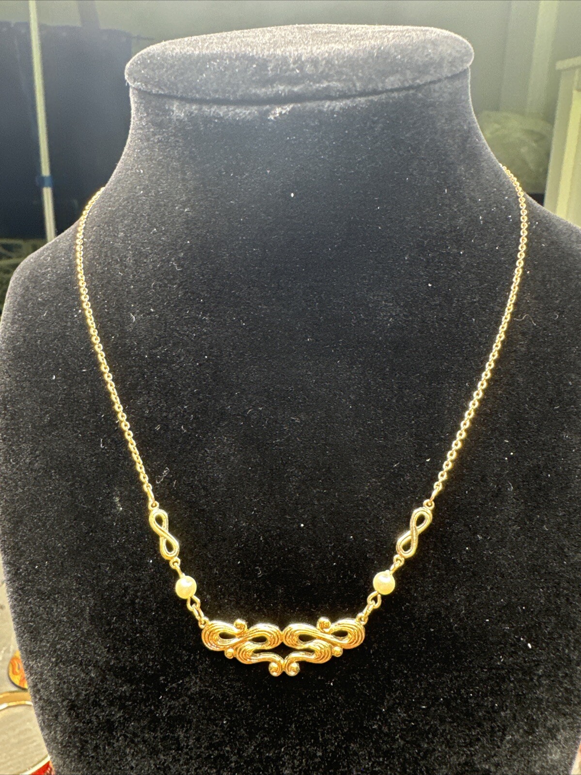 Vintage Avon Necklace Chain Gold Tone Faux Pearls Swirl Design 
