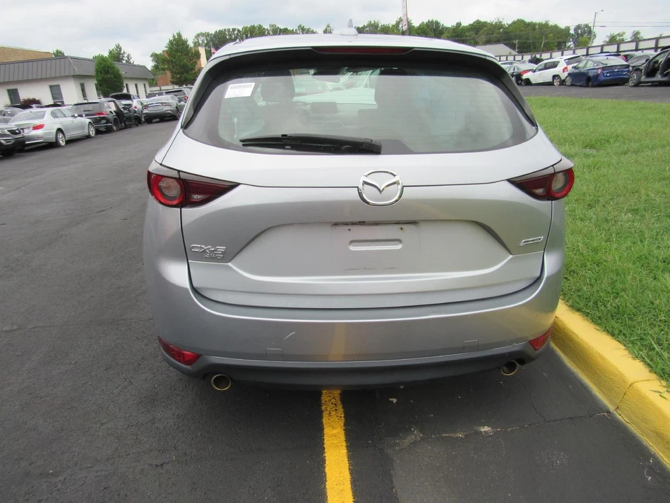 Mazda CX5 2017 cabina caja de fusibles Foto 3 de 4