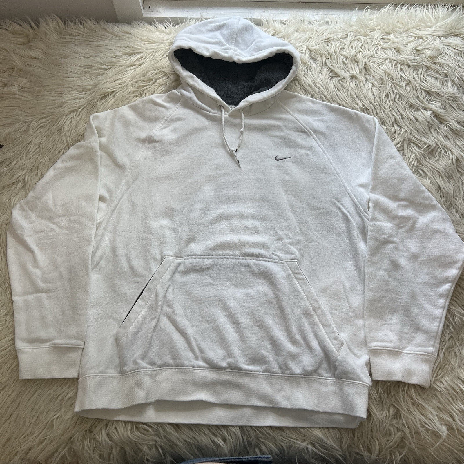 Vintage Y2K Nike White Sportswear Retro Essential Sweatshirt Hoodie Men’s Size L