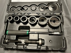 Greenlee 7238SB Slug-Buster Knockout Kit with Ratchet Wrench Punch Set 1/2"-2"