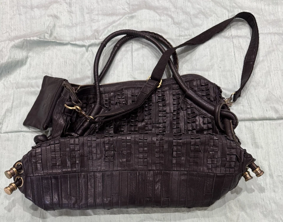 Cartera de mujer Amerileather negra grande bolso de hombro forrado bolsillos interiores cremallera superior Foto 2 de 4