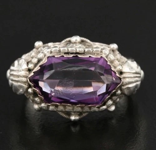 Vintage 800 Silver Amethyst Ring with Foliate Pattern