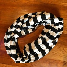 Itzy Ritzy Nursing Breastfeeding Cover Scarf Black And White Stripes EUC