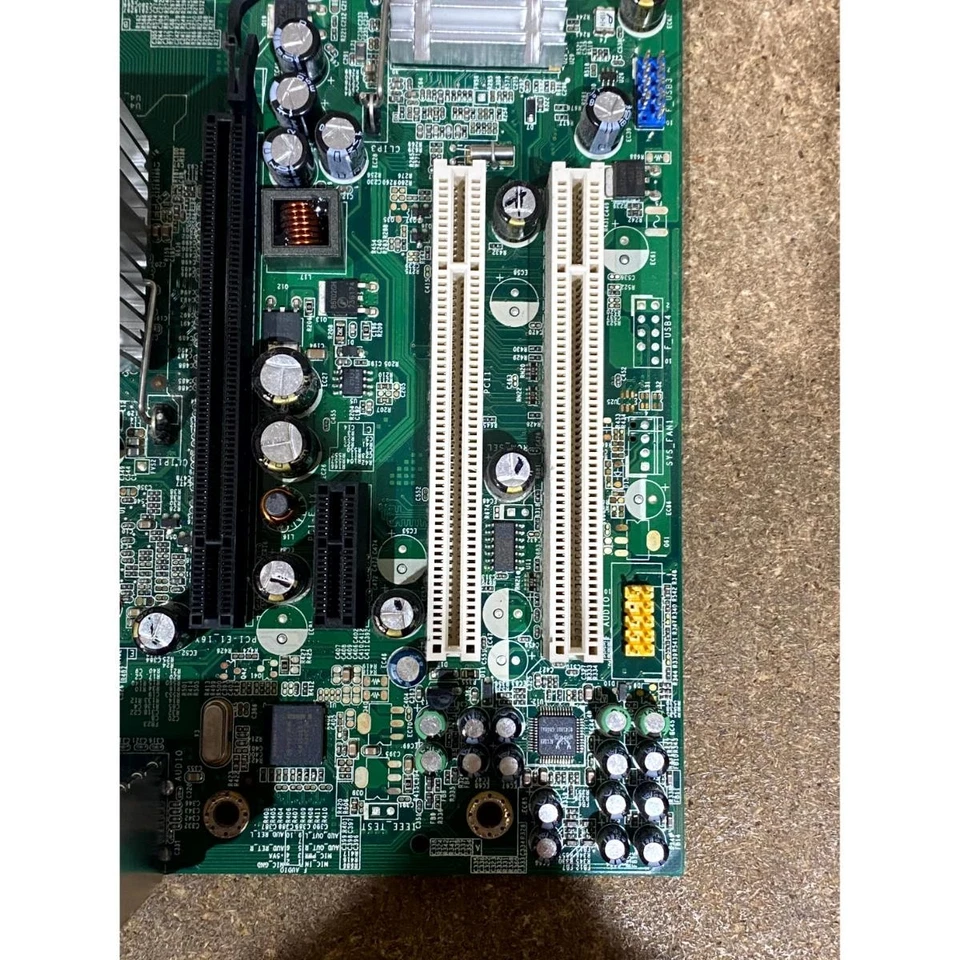 Foxconn G33M02 Micro-ATX Motherboard SATA II DDR2 4 Memory Slots PCI Express x16 - Image 3 of 4