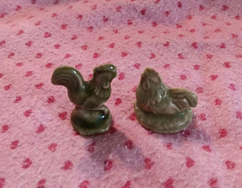 Wade’s Whimsies Wade England Green Glazed Rooster & Hen Animal Figurines Set 2