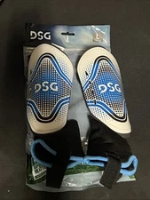 DSG soccer shin guards adult size L for height 5'3” - 5'11” good condition