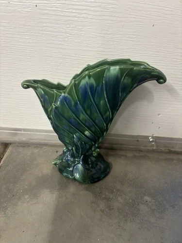 Royal Haeger R301 Emerald Green Leaf Vase  Made In USA With Tiny Scuff!