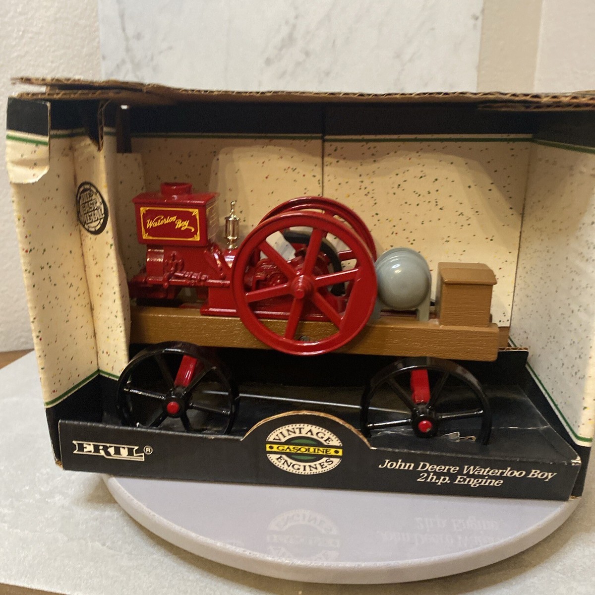 ミニカー ERTL JOHN DEREE WATERLOO BOY Ertl John Deere Waterloo Boy 2hp Engine Die cast Replica 1/6 | eBay