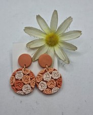 Orecchini a disco in resina rosa arancio con fiori, orecchini moderni, minimal