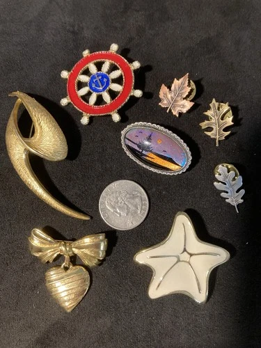 Vtg Lot of 8 Gold & Sliver Tone Brooch/Pins All But 1 Signed JJ, Avon & Trifari