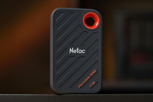 Compact 1TB Extreme Portable SSD with 1700MB/s Write Speed, USB 3.2 Connectivity - Picture 11 of 11