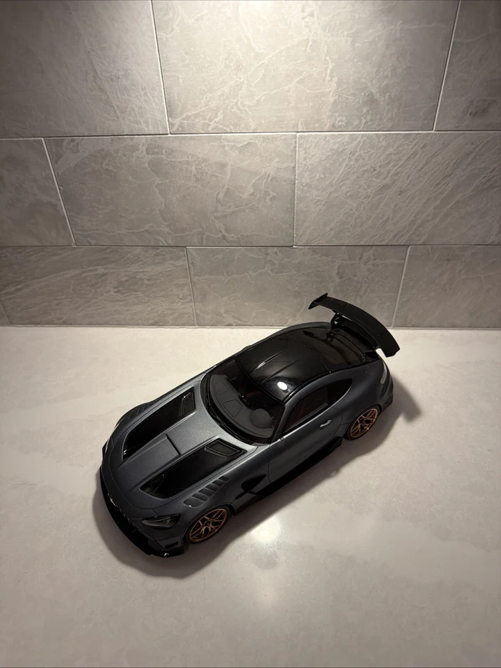 Mercedes Benz AMG GT Blackseries GT Spirit 1:18 (1093)/(1300) roto Foto 3 de 4